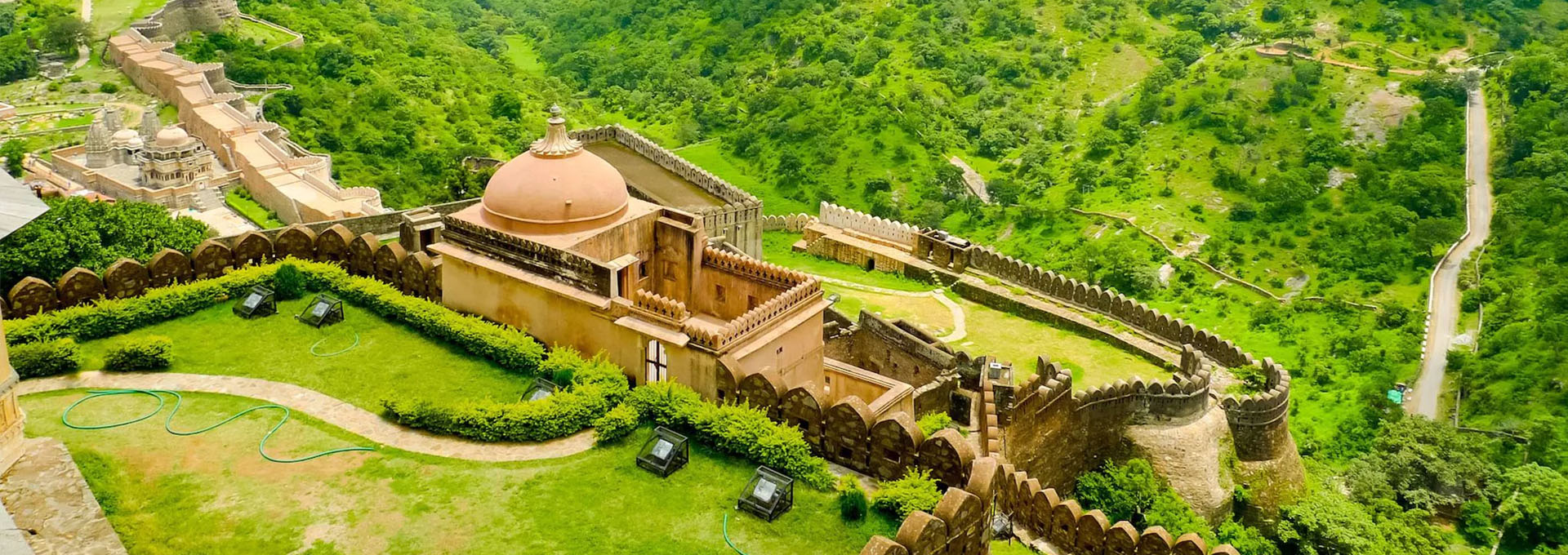 Rural Rajasthan Tour by horse and jeep Safaris