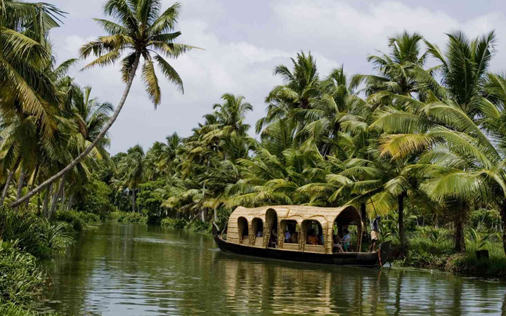 Houseboat & Backwaters Tour in Kerala