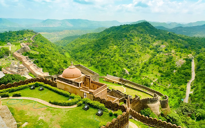 Rural Rajasthan Tour by horse and jeep Safaris